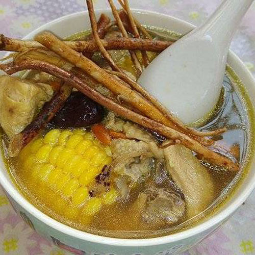 色香味俱全的五指毛桃煲鸡