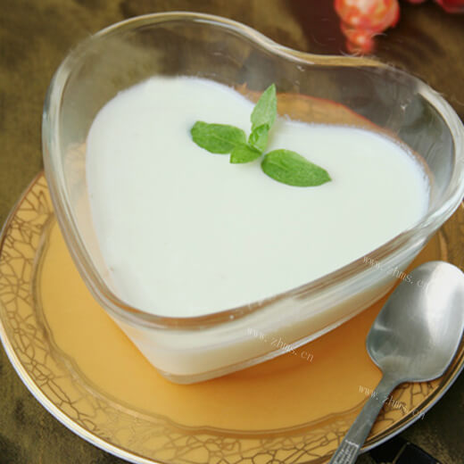 营养的葡萄熟豆豆浆