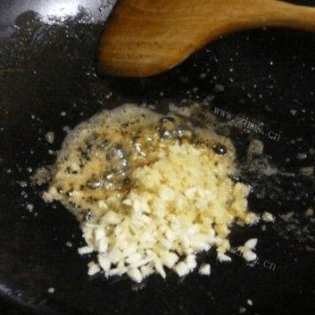 美味的香辣大虾做法图解3)