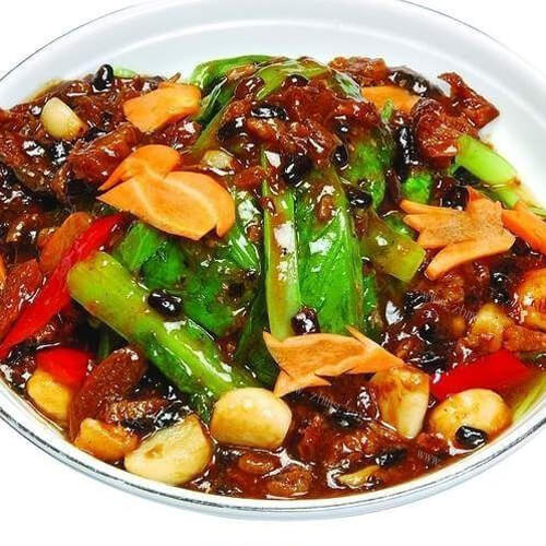 美味的豆豉鲮鱼拌小白菜