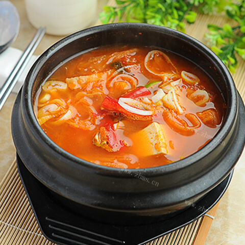 可口的韩国泡菜汤