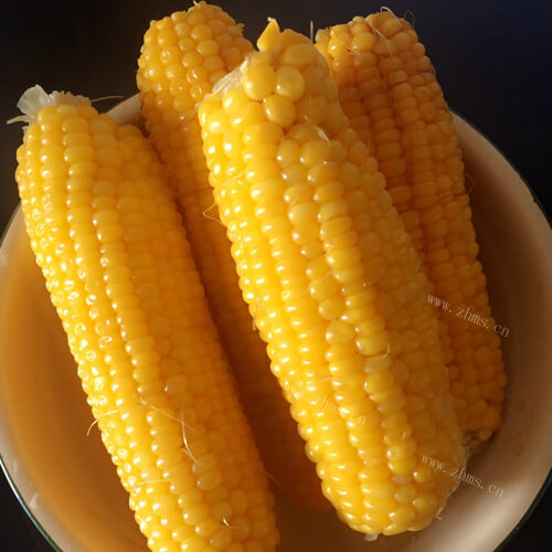 美味的煮玉米