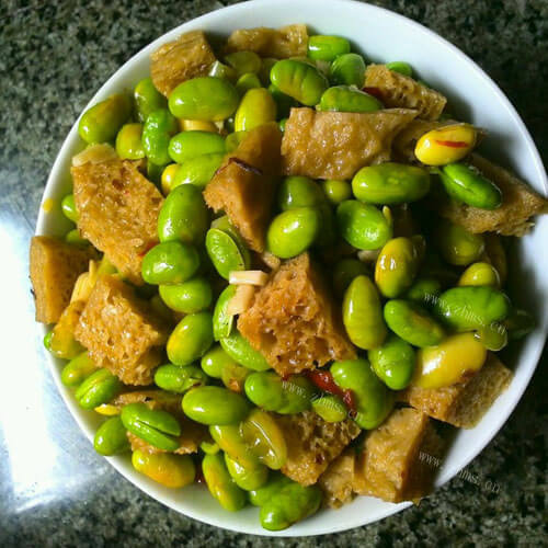 美味的香菇胡萝卜烧面筋