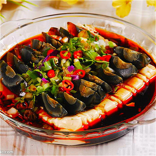 家常松花蛋拌豆腐