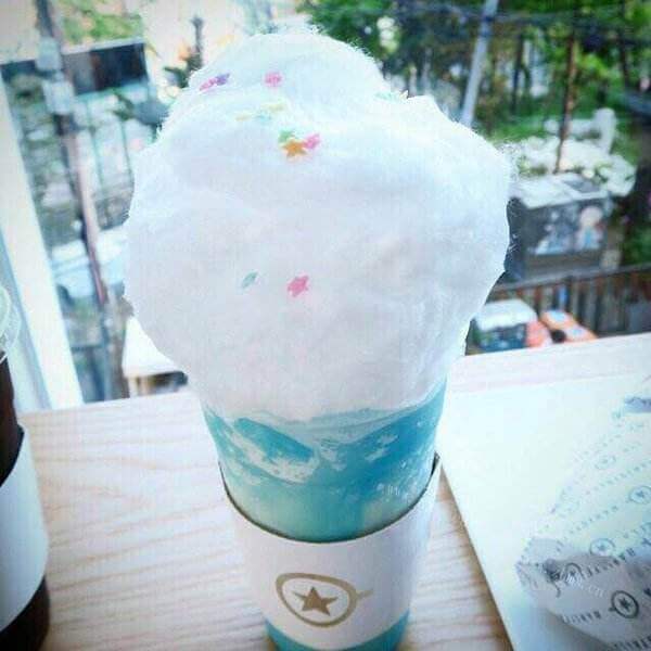 好喝的蓝玫瑰鸡尾酒沙冰