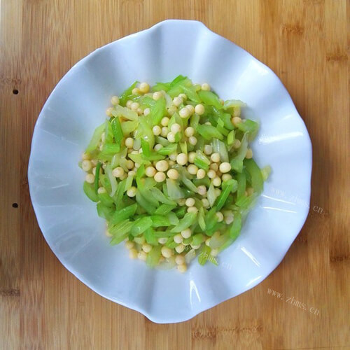 清淡芹菜鸡头米