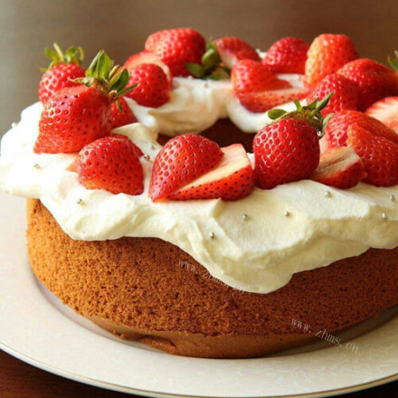 好吃又美味的草莓蛋糕