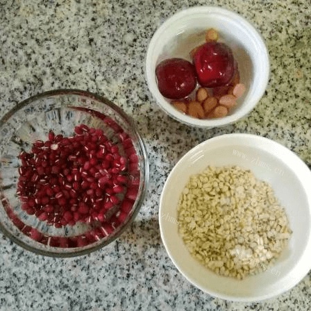 养颜的红豆薏仁汤做法图解2)