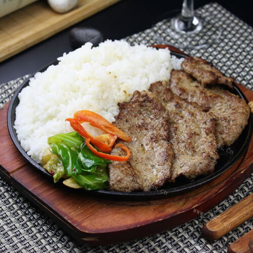 鲜美的牛排饭