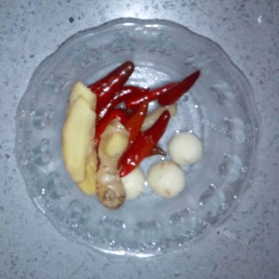 秀色可餐的血皮菜炒猪肝做法图解2)