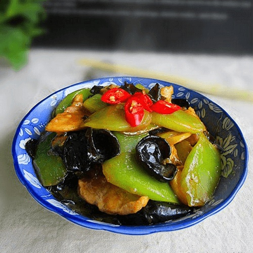 自制莴笋木耳炒瘦肉