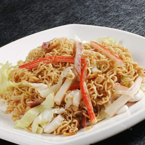 美味可口的白菜炒米面