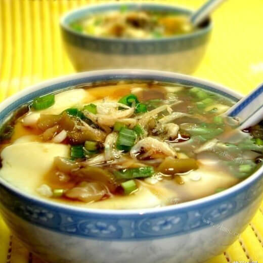 家常冬菇鸡丝煮辣豆腐