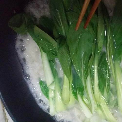 饺子皮油泼面做法图解7)