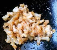 色味俱佳的金钱爆蹄筋做法图解12)