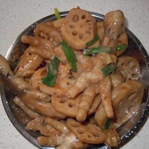 美味的鸡脚炒藕片