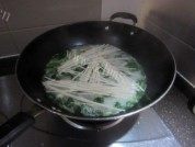简单可口海鲜挂面做法图解2)