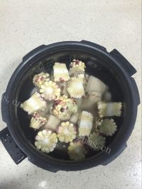 滋阴润燥时蔬马蹄汤做法图解3)