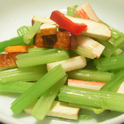 清香的肉炒芹菜条