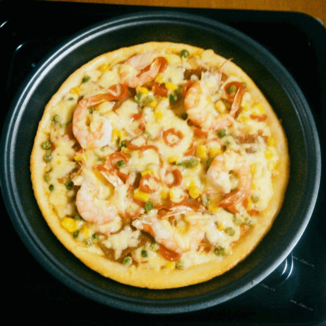 食欲满满的培根鲜虾披萨