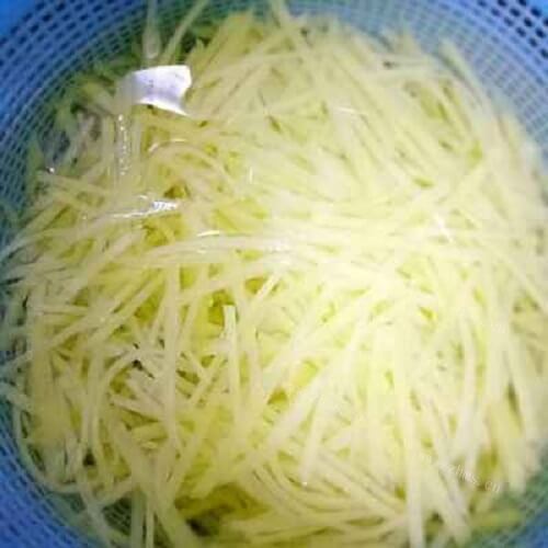 凉拌土豆丝做法图解2)