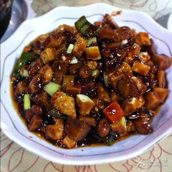 美味的简易版的八宝辣酱
