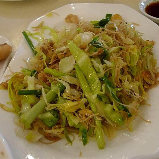 爽滑白菜炒米面