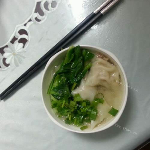 诱人菠菜鲜肉清汤馄饨