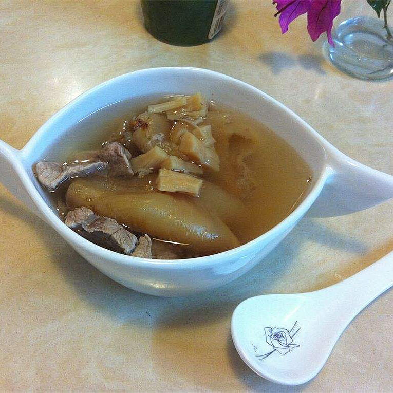 可口的莲子瑶柱瘦肉汤