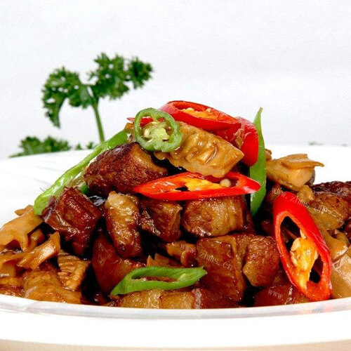 可口的笋干烧肉片