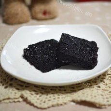 美味的自制黑米糕 
