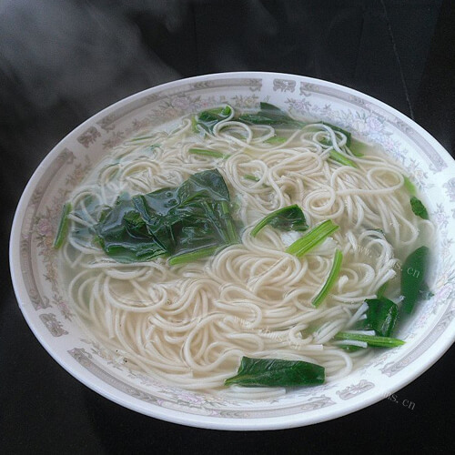 家常酸辣菠菜面