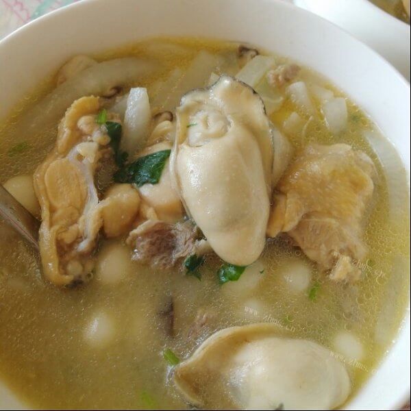美味的香菇木耳肉汤圆