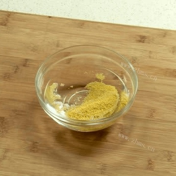 美味的枸杞小米粥做法图解1)
