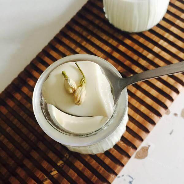 美味的茉莉奶冻