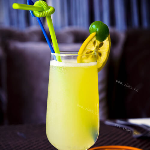 酸酸的柠檬芹菜梨汁