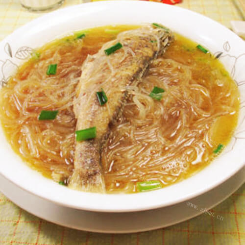 美味的小黄鱼煮粉丝