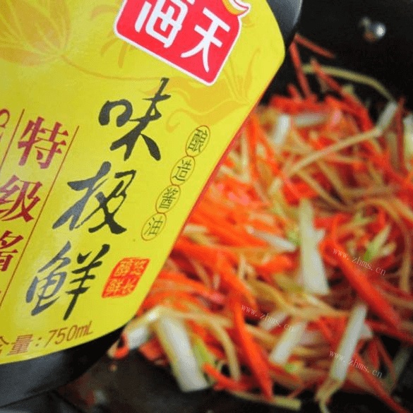 自制西芹炒胡萝卜做法图解9)