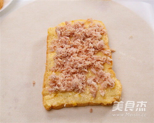 好吃的吞拿鱼肉松三明治做法图解8)