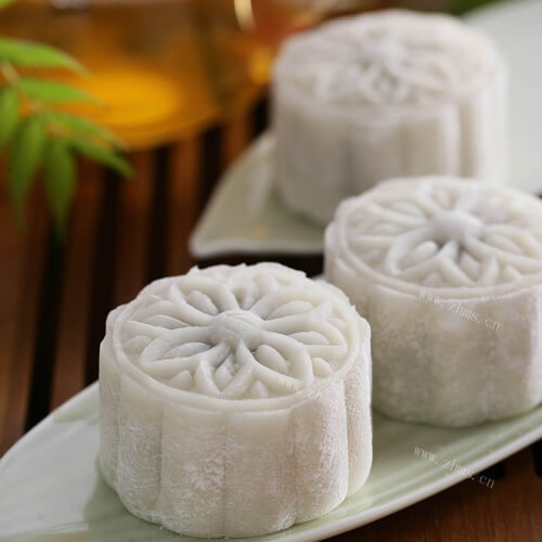 香甜软糯的桃子冰皮月饼