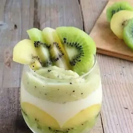 美味的黄花梨红龙果果昔