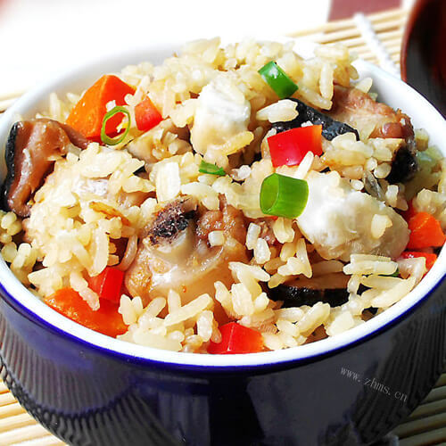 美味的南瓜胡萝卜酱肉焖饭