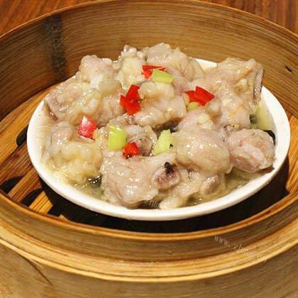 美味的潮式干香菇蒸排骨