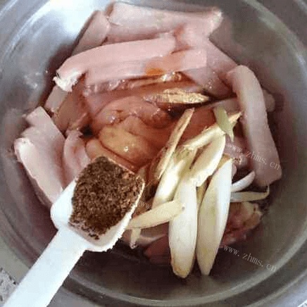 简单的炸酥肉做法图解3)