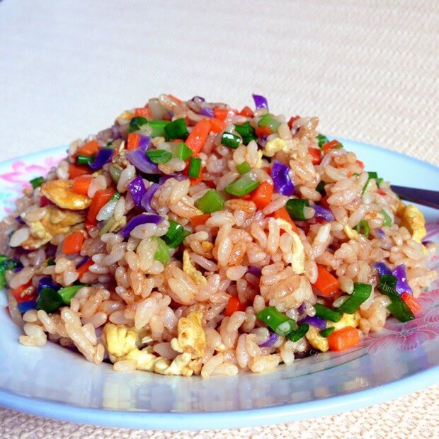 美味的鸡蛋紫甘蓝炒饭