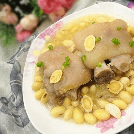美味的猪蹄黄豆黄芪汤