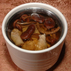 养人的茶树菇炖鸡汤