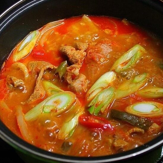美味的猪肉对酸菜