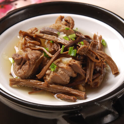 养身的茶树菇老鸭汤