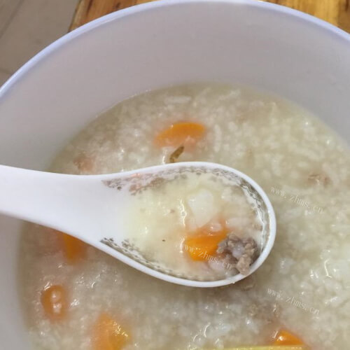 清香萝卜骨汤粥